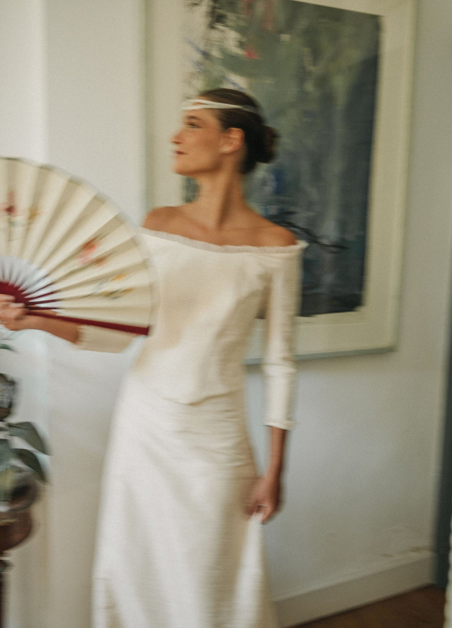 Vestido de novia off shoulder con abanico español