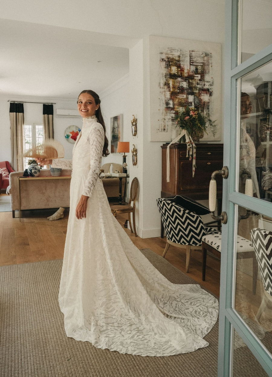 Vestido de novia de manga larga y cola con textura jacquard