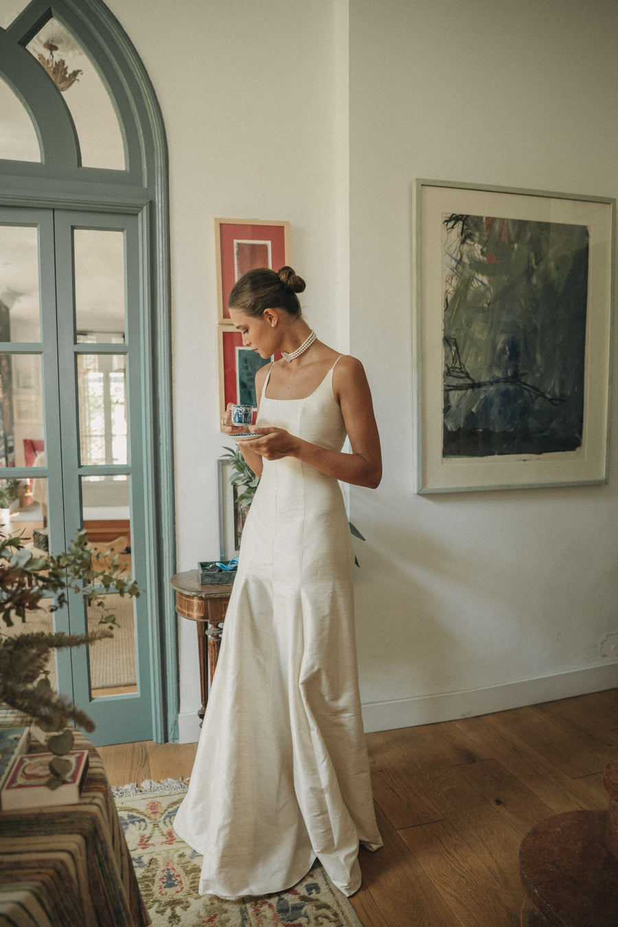 Vestido de novia minimalista de tirantes con escote cuadrado